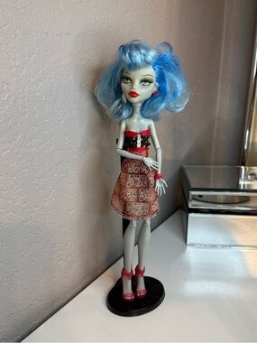 Monster High Ghoulia Yelps Skull Shores Doll [legs are not firm]